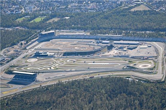 Das Motodrom auf dem Hockenheimring, aufgenommen aus einem Flugzeug. Foto: Bernd Weißbrod/dpa