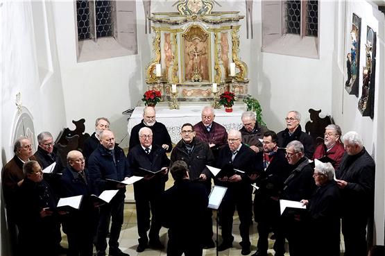 Das Weihnachtsliedersingen des Männergesangverein Nordstetten wurde zu einer gelungenen Premiere mit dem neuen, hochmotivierten Dirigenten Rolf Wiecher. Bilder: Karl-Heinz Kuball