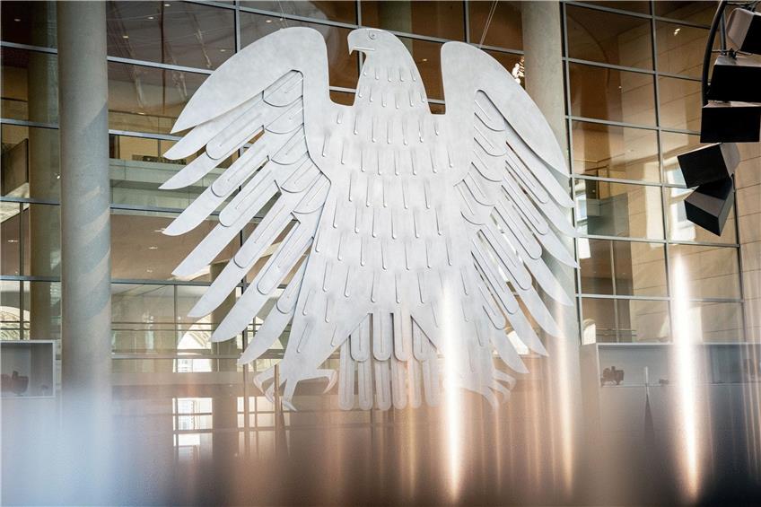 Der Bundestag hat der Bundesregierung für weitere drei Monate besondere Befugnisse eingeräumt. Foto: Kay Nietfeld/dpa