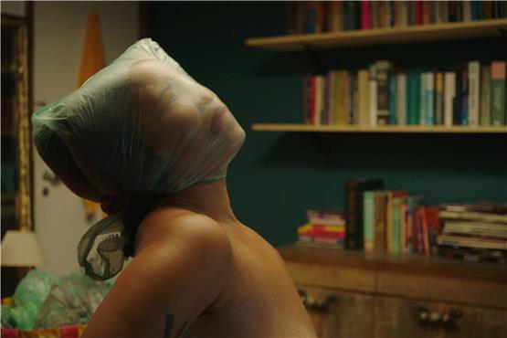 Der Film „Regra 34“ von Júlia Murat dreht sich um die bizarren Fantasien einer Studentin. Bild: Filmfestival Locarno dpa