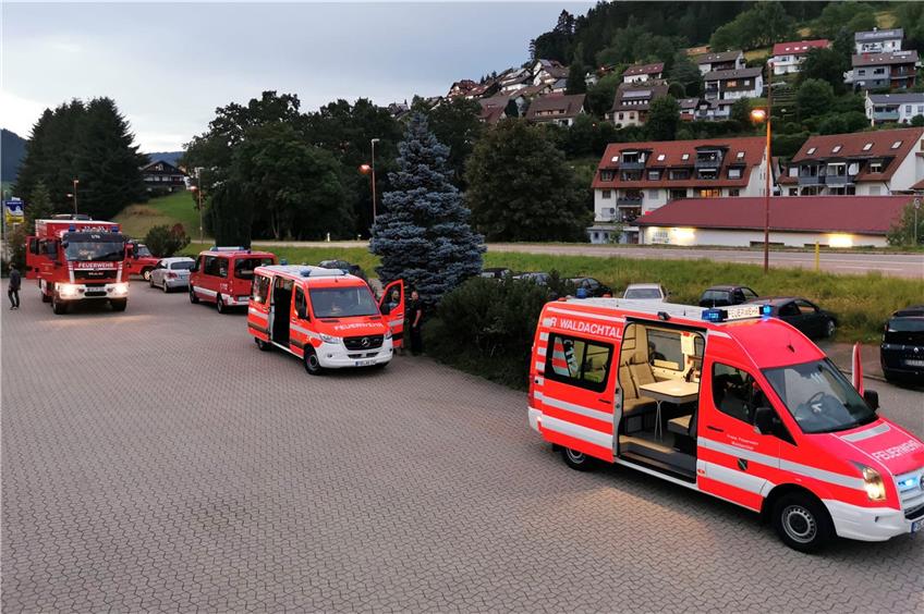 Der Hochwasserzug des Landkreises Freudenstadt bei der Ankunft in Hermeskeil. Bild. Feuerwehr Baiersrbonn