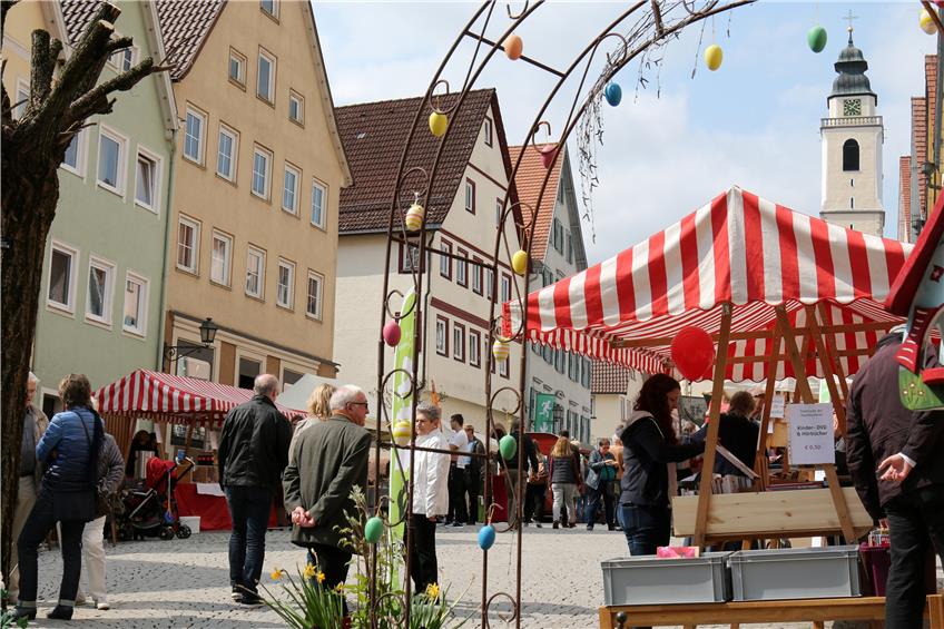 Der „Horber Frühling“ mit elsässisch-schwäbischem Markt lockte Tausende in Horber Gassen und auf den Marktplatz.Bilder: Bernhard
