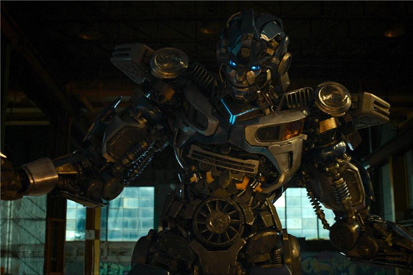 Der Kampf der Maschinen geht in die nächste Runde: „Transformers: Aufstieg der Bestien“ ist Teil sieben.  Foto: Paramount Pictures/dpa