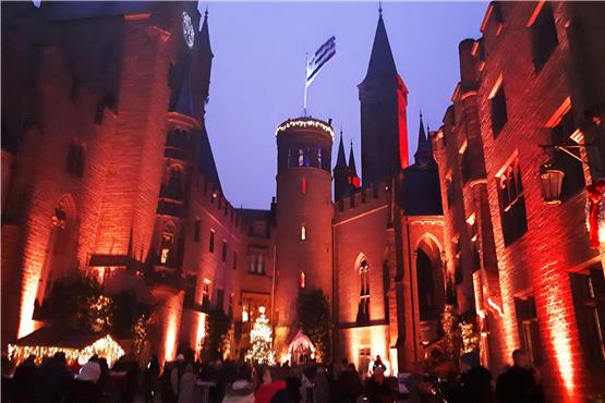 Der Königliche Winterzauber auf der Burg Hohenzollern verzaubert wieder mit seiner ganz unvergleichlichen Atmosphäre. Bild: Sabine Hegele