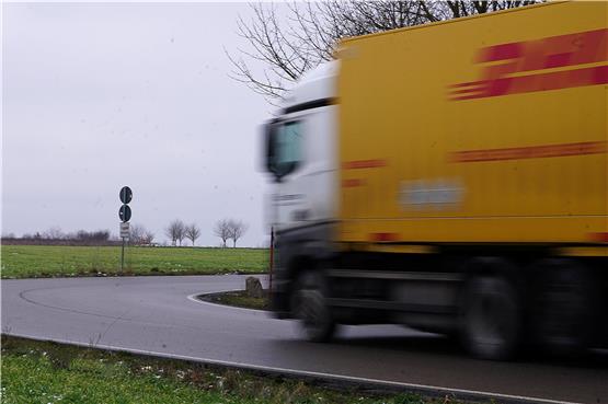 Der Post-Streik geht weiter, in Eutingen fuhren am Donnerstag aber die Lastwagen des DHL-Paketzentrums.Bild: Karl-Heinz Kuball