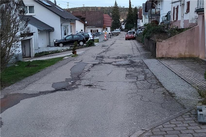 Der Sanierungsbedarf der Heufeldstraße in Waldachtal-Lützenhardt ist offensichtlich. Bild: Gemeinde Waldachtal