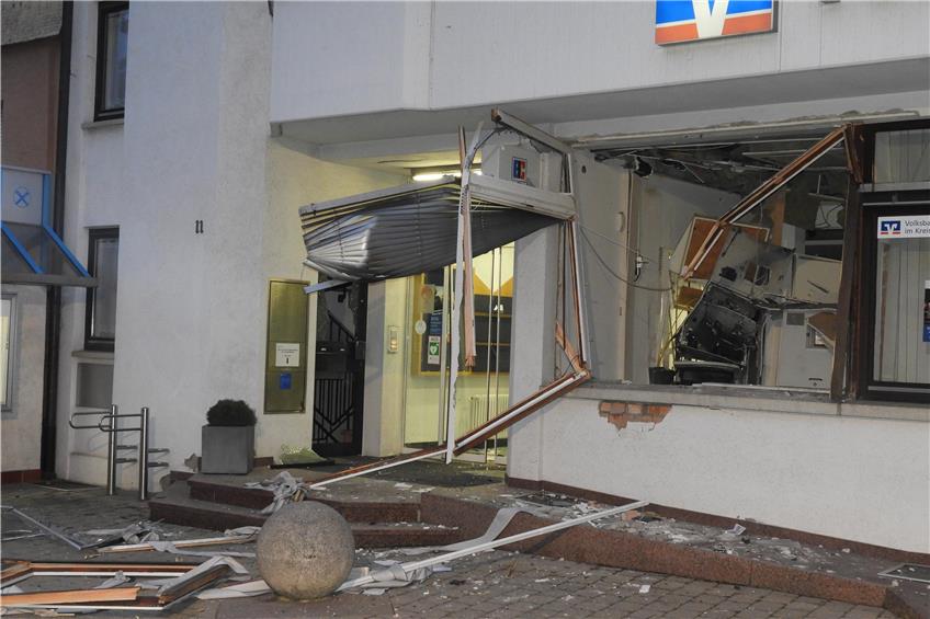 Der Schaden am Gebäude der Volksbank-Filiale in Empfingen war immens. Archivbild: Gerhard Rebmann