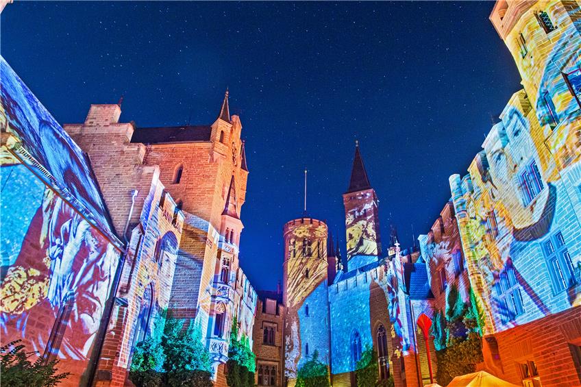Die Atmosphäre auf der mit Projektionen sphärischer Lichtkunstinszenierten Burg lädt ab morgigen Freitag zum Träumen ein. Privatbild
