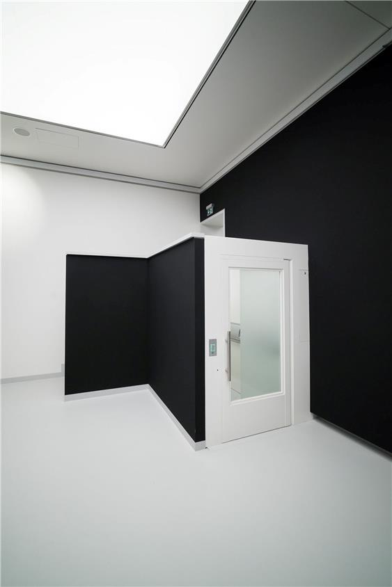 Die Ausstellungsräume als kühle, nahbare Schöne. Bild: Metz