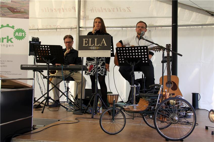 Die Band „ELLA“ mit Sängerin Carina Zeller unterhielt zwischen den Grußworten und nach dem offiziellen Teil.