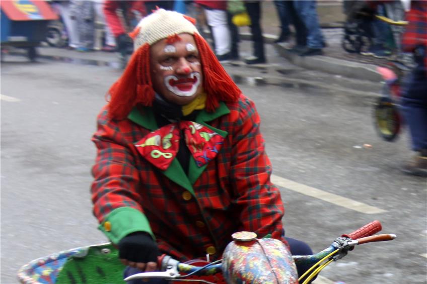 Die Clowns der Mohopser aus Göttelfingen mit einem Gefährt.