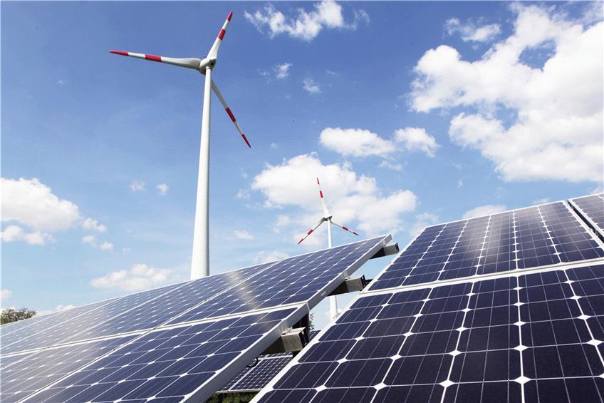 Die Energieerzeugung aus Sonnen- und Windkraft soll deutlich ausgebaut werden. Foto: Nestor Bachmann/dpa