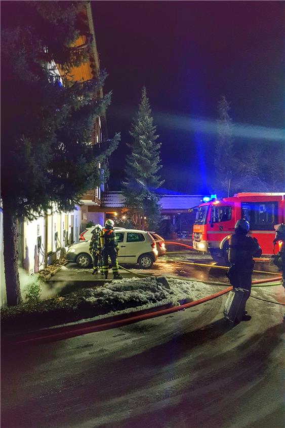 Drei Verletzte und hoher Sachschaden bei Hotelbrand
