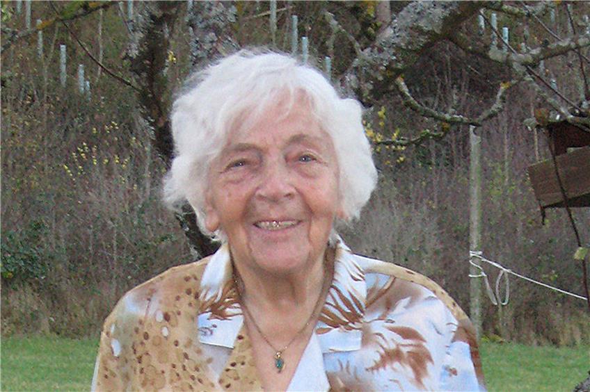 Die Gartenarbeit gehört(e) zu ihren Lieblingsbeschäftigungen. Heute feiert Katharina Niebergall aus Altheim im Kreise ihrer Familie ihren 90. Geburtstag. Bild: Bernhardt