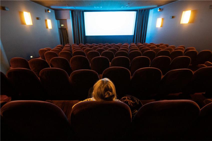 Die Kinos haben wieder geöffnet. Vielerorts jedoch mit zu strengen Auflagen, klagen die Betreiber. Foto: Julian Stratenschulte/dpa