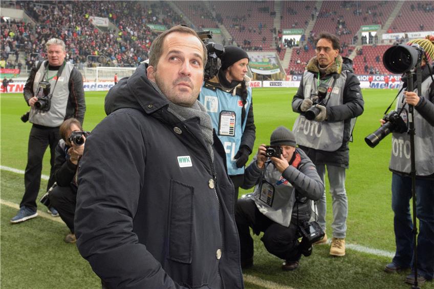 Die Mannschaft des FC Augsburg sprach sich dezidiert für Manuel Baum aus. Foto: dpa