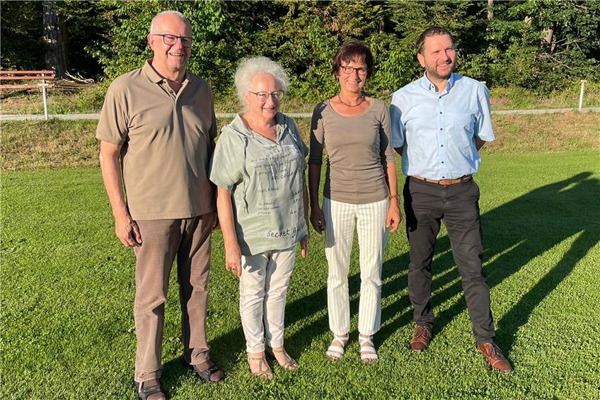 Die SG dankte für 38 Jahre Engagement Kurt Deckelnick, Gabriele Baumann und Cornelia Nafz (von links) mit Martin Kalmbach. Privatbild