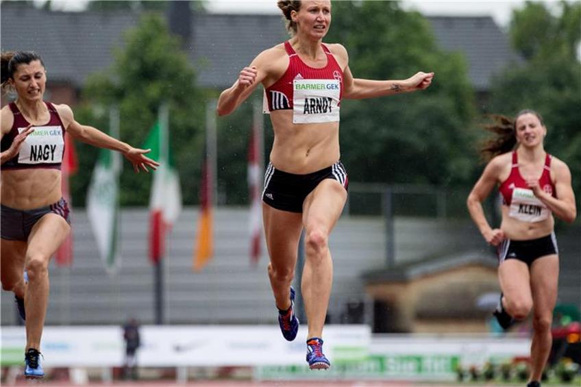 Die Siebenkämpferinnen Mareike Arndt (M) während des 400-Meter-Laufes. Foto: Maja Hitij/Archiv dpa/lno