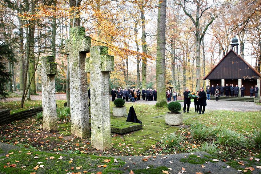 Die Tübinger Gedenkfeier zum Volkstrauertag war am gestrigen Sonntag auf dem Bergfriedhof. Bild: Faden