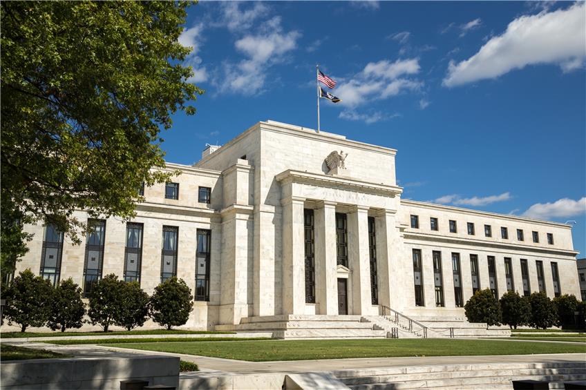 Die US-Zentralbank belässt es bei der „Zinswende“ des letzten Jahres und verzichtet auf weitere Leitzinserhöhungen. / fotolia.com © blvdone