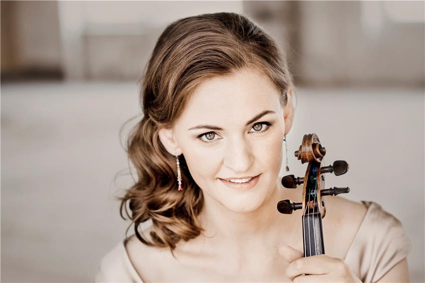 Die Violinistin Franziska Hölscher spielt im April zusammen mit der lettischen Pianistin Lauma Skride in der Zehntscheuer. Bild: Agentur