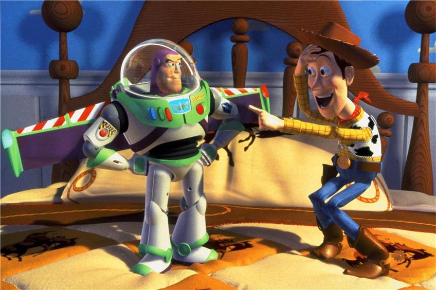 Die beiden Helden von „Toy Story“: Buzz Lightyear (links) und Woody sind am Anfang Konkurrenten, doch sie werden zu Freunden  und 1995 zu Pionieren des digital animierten Kinos. Foto: Snap/Shutterstock.
