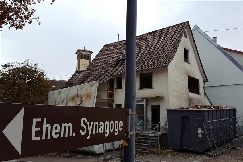 Die ehemalige Bäckerei Essig in der Rexinger Dorfmitte wird abgerissen. Stattdessen soll dort ein Informations-Zentrum entstehen.Bild: Schäfer