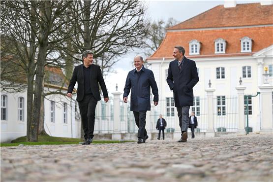 Die letzte Klausur hat keinen großen Erfolg gebracht: Robert Habeck, Olaf Scholz und Christian Lindner Anfang März. Foto: Julian Weber/dpa