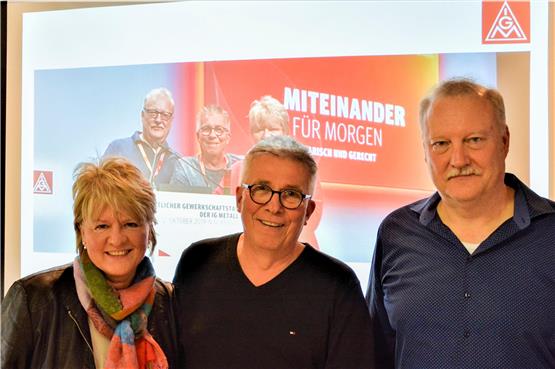 Dorothee Diehm, Josef Fuderer und Ralf Kühnle (von links) rieten Impulse des Gewerkschaftstags für die Kollegen im Betrieb umzusetzen. Bild: Hans-Michael Greiß