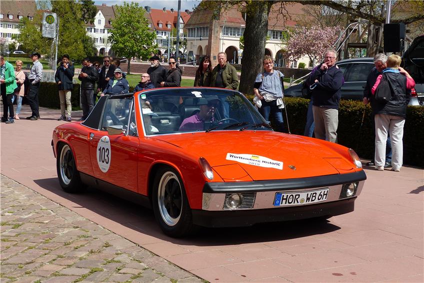 Dr. Werner Bösch und Dr. Michael Bösch haben im Sechszylinder-Porsche 914, Baujahr 1970, für die touristische Kategorie gemeldet.