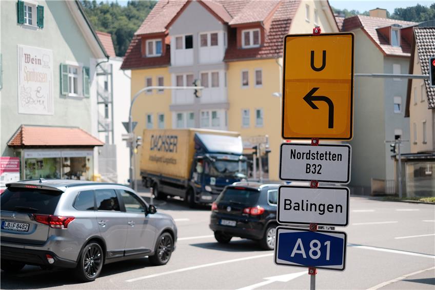 Egal ob Richtung Hohenberg oder auf dem Weg in die Mühlener Straße: Lastwagen gefährden dabei andere Verkehrsteilnehmer.Bild: Mathias Huckert