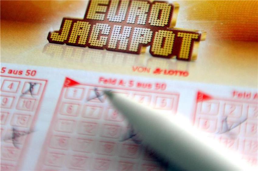 Ein Eurojackpot Lotterie-Schein. Foto: Caroline Seidel/Archiv dpa/lsw