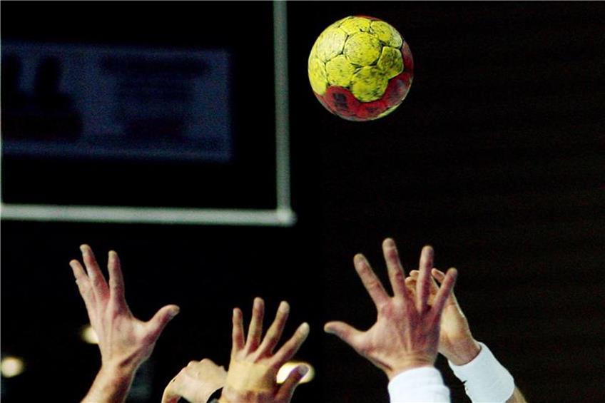 Ein Handball-Spiel. Foto: Boris Roessler/Archivbild