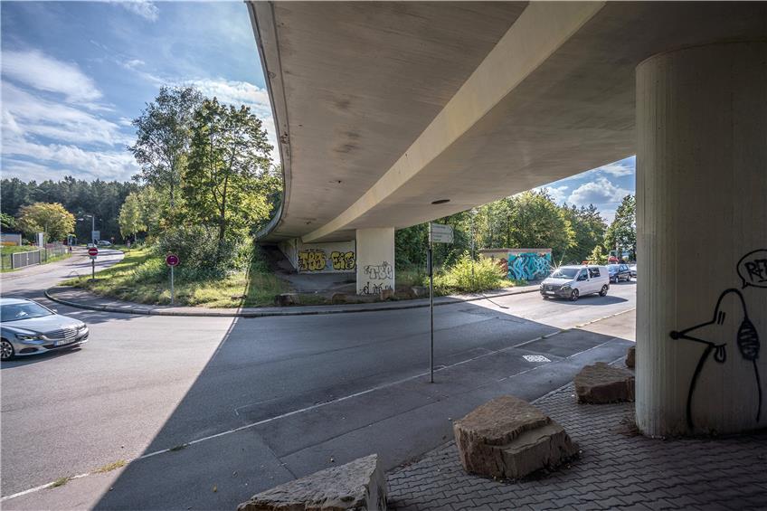 Ein Kreisverkehr soll die Brücke ersetzen. Bild: Ulrich Metz