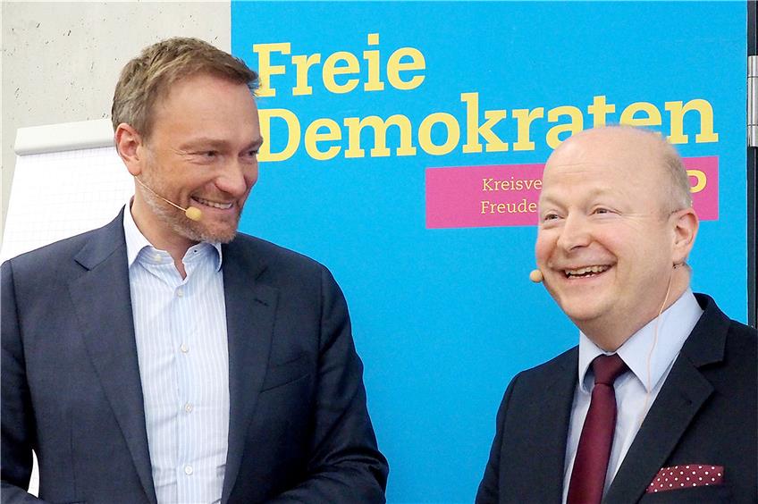 Ein Lächeln unter Parteifreunden: Christian Lindner (links) undMichael Theurer.