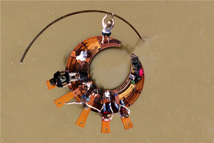 Ein Stocherkahn mal anders: Der „Vier-Blickwinkel-Stocherkahn“ spielt mit ungewohnten Perspektiven.Bild: Metz