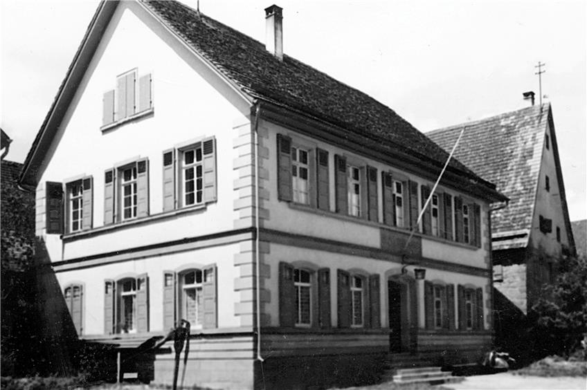 Ein historisches Foto vom Bildechinger Rathaus, aufgenommen im Jahr 1950, darf bei der Dokumentation der Geschichte des Horber Stadtteils natürlich nicht fehlen. Privatbilder
