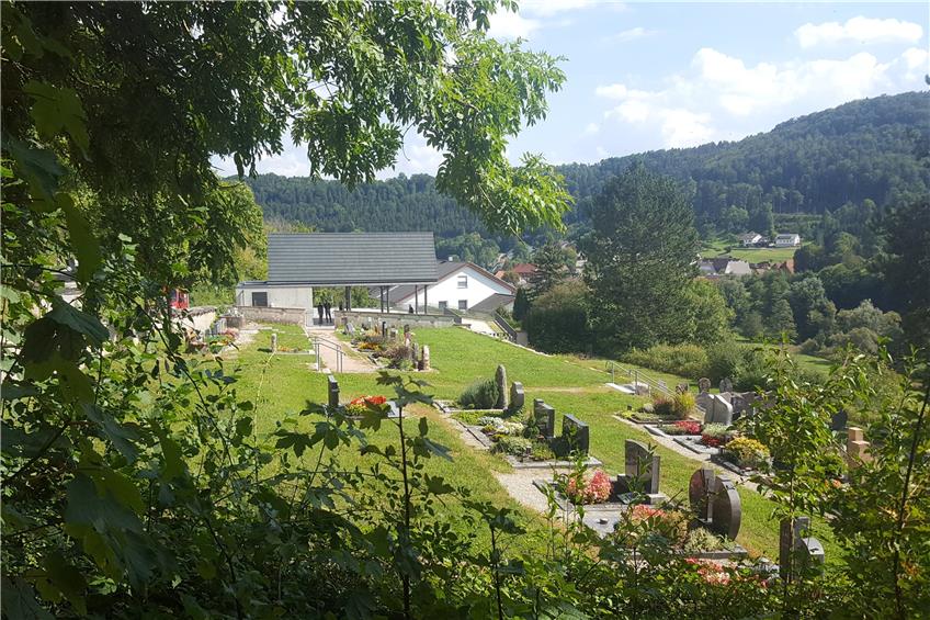 Eine Idylle im Grünen: Der Glatter Friedhof am Hang mit der neuen Aussegnungshalle.Bilder: Fabian Schäfer
