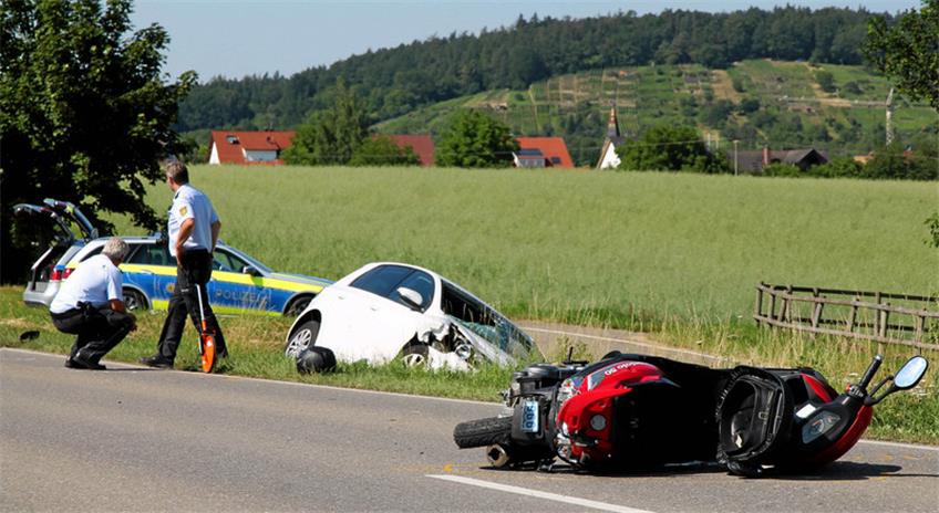 Eine Rollerfahrerin verunglückte am Donnerstag bei Wendelsheim und musste mit dem Rettungshubschrauber in eine Klinik gebracht werden.
