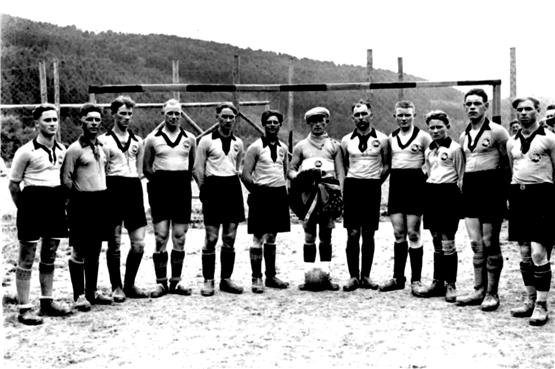 Eine der ersten Fußball-Mannschaften des FC Göttelfingen: Das war im Jahr 1932. Nach der Machtergreifung der Nationalsozialisten ruhte der Spielbetrieb wenig später erst mal für Jahre.Archivbild