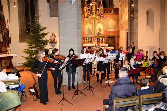 Eine schöne Stimmung herrschte in der Horber Liebfrauenkirche beim gemeinsamen Adventskonzert des Horber Martin-Gerbert-Gymnasiums und der Städtischen Musikschule Horb . Privatbild