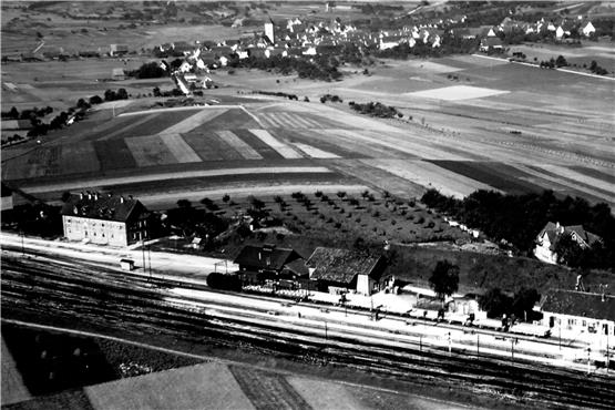 Eisenbahnstation mit Geschichte: Luftbild vom Alten Bahnhof Eutingen aus den 1920er Jahren.Archivbilder: Willi Schaupp