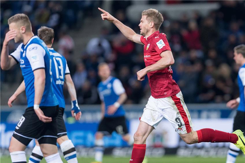 Erzielte gleich zwei wertvolle Treffer in Bielefeld: VfB-Torjäger Simon Terodde machte den 3:2-Erfolg perfekt. Foto: dpa