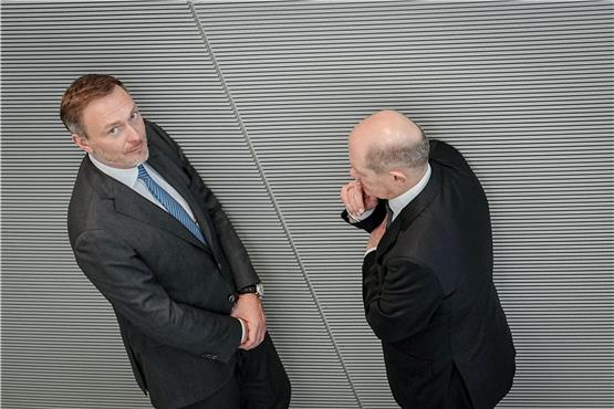 Finanzminister Christian Lindner (FDP) und Bundeskanzler Olaf Scholz (rechts, SPD). Foto: Kay Nietfeld/dpa