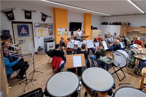 Fleißig geübt wird beim Musikverein Weitingen für den Auftritt am Samstag.Bild: Hermann Nesch