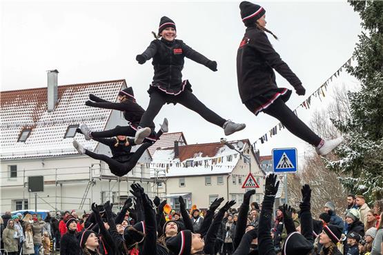 Fliegender Import aus Reutlingen: die „Dancing Shoes“ beim Ofterdinger Fasnets-Umzug am Sonntag. Bilder: Klaus Franke