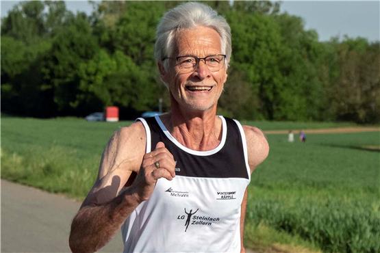 Fliegt auf das Laufen: Dieter Schneider. Marathonläufer, Mössinger, Mitgründer der LG Steinlach Zollern. Bild: Klaus Franke