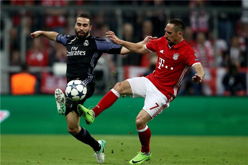 Franck Ribery (rechts) und der FC Bayern München lieferten sich einen  harten Kampf mit Daniel Carvajal und Real Madrid. Am Ende gewann der Titelverteidiger mit 2:1. Foto: Getty Images