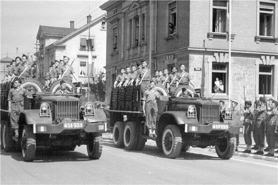 Französische Militärparade in der Kaiserstraße am 14. Juli 1946 in Reutlingen.Bild: Stadtarchiv
