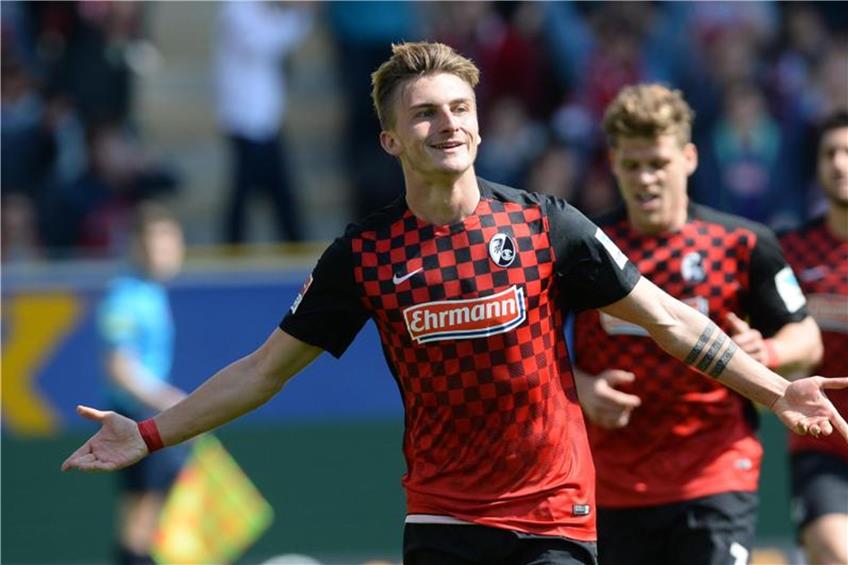 Freiburgs Torschütze Maximilian Philipp bejubelt seinen Treffer zum 3:1. Foto: Patrick Seeger dpa